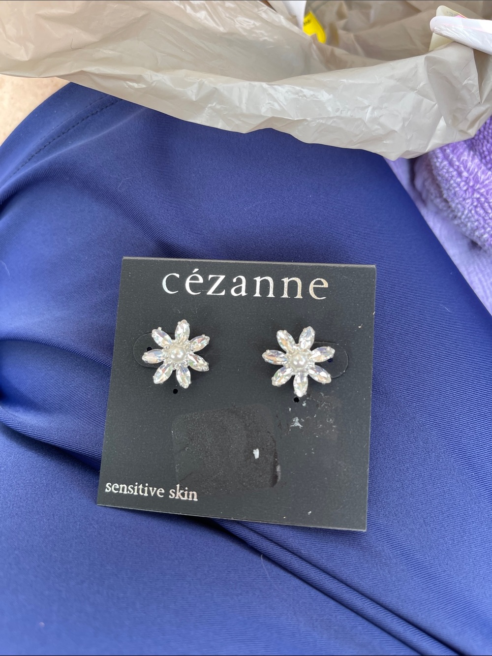 cézanne Crystal Flower Stud Earrings in Clear/Silver